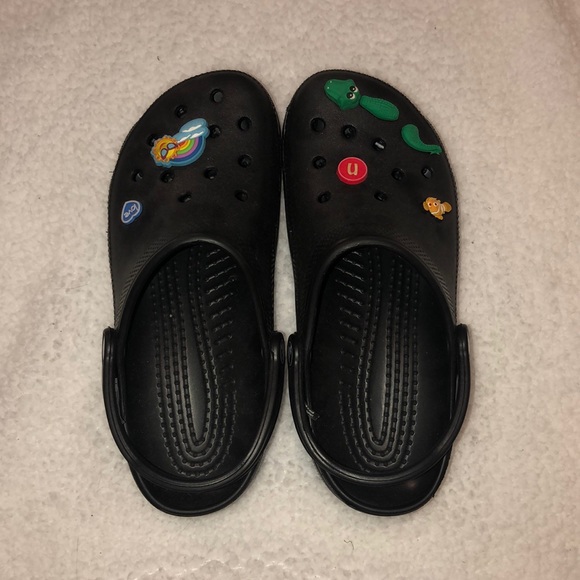 black crocs with jibbitz